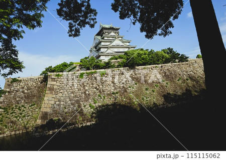 大阪城、春、夏、初夏、秋、タワマンのラウンジから望む新緑の大阪城、大阪城公園、大阪観光、関西観光 大阪城、春、夏、初夏、秋、タワマンのラウンジから望む新緑の大阪城、大阪城公園、大阪観光、関西観光 115115062