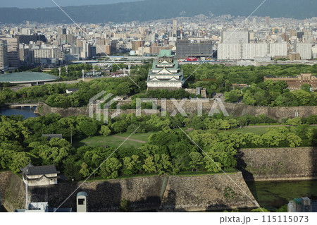 大阪城、春、夏、初夏、秋、タワマンのラウンジから望む新緑の大阪城、大阪城公園、大阪観光、関西観光 115115073