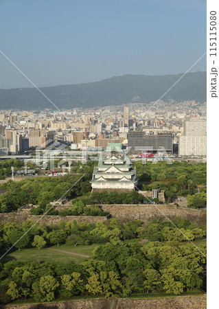 大阪城、春、夏、初夏、秋、タワマンのラウンジから望む新緑の大阪城、大阪城公園、大阪観光、関西観光 115115080