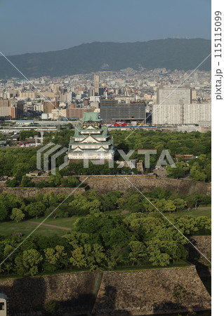 大阪城、春、夏、初夏、秋、タワマンのラウンジから望む新緑の大阪城、大阪城公園、大阪観光、関西観光 115115099