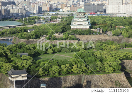 大阪城、春、夏、初夏、秋、タワマンのラウンジから望む新緑の大阪城、大阪城公園、大阪観光、関西観光 大阪城、春、夏、初夏、秋、タワマンのラウンジから望む新緑の大阪城、大阪城公園、大阪観光、関西観光 115115106
