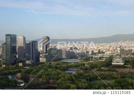 大阪城、春、夏、初夏、秋、タワマンのラウンジから望む新緑の大阪城、大阪城公園、大阪観光、関西観光 大阪城、春、夏、初夏、秋、タワマンのラウンジから望む新緑の大阪城、大阪城公園、大阪観光、関西観光 115115165