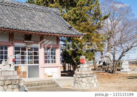 【関西本線】神社の裏を通過する特急列車 【関西本線】神社の裏を通過する特急列車 115115199