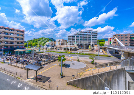 日本の横浜都市景観 横浜市営地下鉄グリーンライン 北山田駅や横浜国際プールなどを望む 115115592