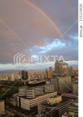 大阪、大阪城、本町、中央区、虹、レインボー、夕方、夕暮れのレインボー、夕方の虹 115115620