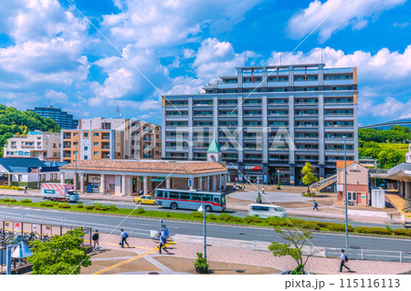 日本の横浜都市景観 横浜市営地下鉄グリーンライン 北山田駅や横浜国際プールなどを望む 日本の横浜都市景観 横浜市営地下鉄グリーンライン 北山田駅や横浜国際プールなどを望む 115116113