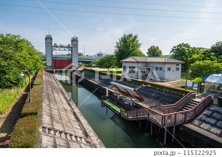 京都伏見の名所　三栖閘門　京都市伏見区 115122925