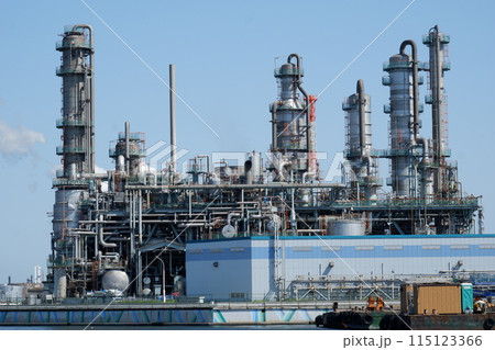 コンビナートのプラント 115123366