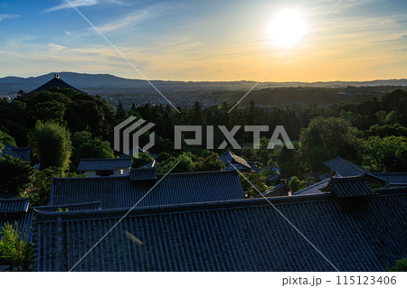 古都奈良東大寺二月堂からの夕景 東大寺境内から大仏殿の屋根越しの夕焼け色に染まり始めた生駒山上の空② 古都奈良東大寺二月堂からの夕景 東大寺境内から大仏殿の屋根越しの夕焼け色に染まり始めた生駒山上の空② 115123406