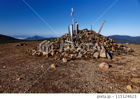 吾妻連峰・一切経山山頂から磐梯山の眺望 115124623