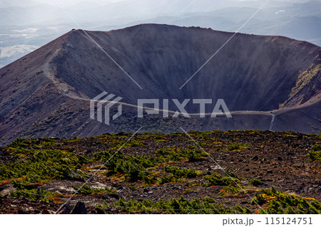 吾妻連峰・一切経山から見る吾妻小富士 吾妻連峰・一切経山から見る吾妻小富士 115124751