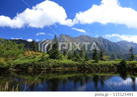 北アルプスの鏡平から槍ヶ岳を望む絶景【9月】 115125491