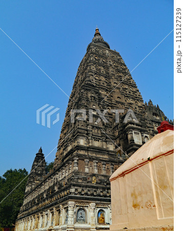 インドの世界遺産の一つであり、お釈迦様が悟りを開いた貴重な仏教遺跡ブッダガヤに建つ聖大菩提寺大 インドの世界遺産の一つであり、お釈迦様が悟りを開いた貴重な仏教遺跡ブッダガヤに建つ聖大菩提寺大 115127239