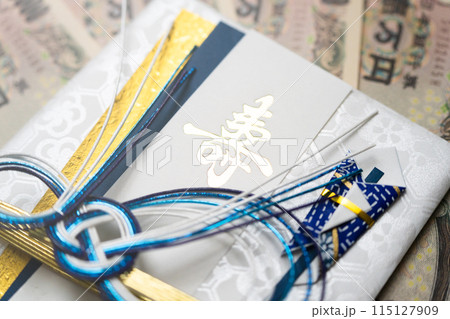 ご祝儀袋とお金 冠婚葬祭イメージ ご祝儀袋とお金 冠婚葬祭イメージ 115127909