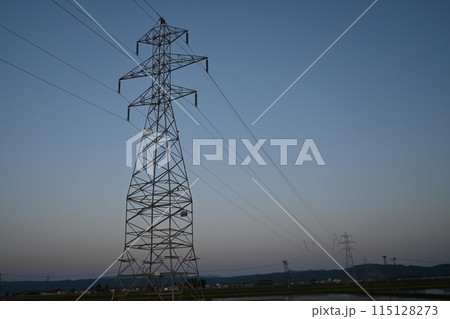 鉄塔のある風景 115128273