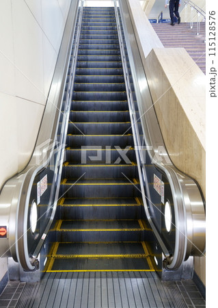 エスカレーター 115128576