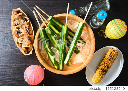 夏祭りの屋台料理 115128940