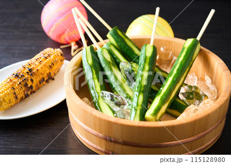 夏祭りの屋台料理 115128980