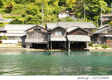 丹後半島の北の端ここは伊根の舟屋です 丹後半島の北の端ここは伊根の舟屋です 115129864