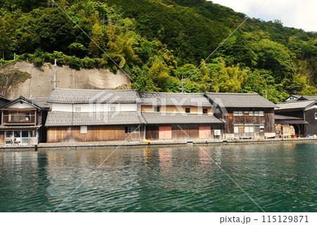 丹後半島の北の端ここは伊根の舟屋です 丹後半島の北の端ここは伊根の舟屋です 115129871