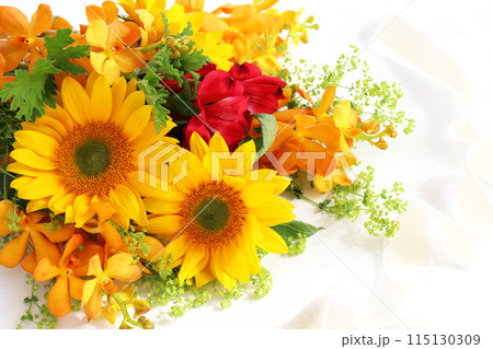 ひまわりのフラワーアレンジ 115130309