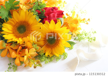 ひまわりのフラワーアレンジ 115130312