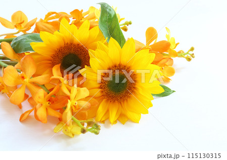 ひまわりとモケラの花束 115130315