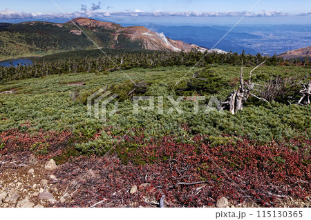 東吾妻山から見る一切経山と福島市街 東吾妻山から見る一切経山と福島市街 115130365