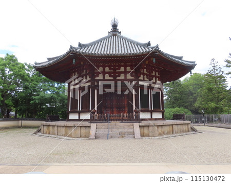 奈良、興福寺北円堂正面外観全体コピースペース 115130472