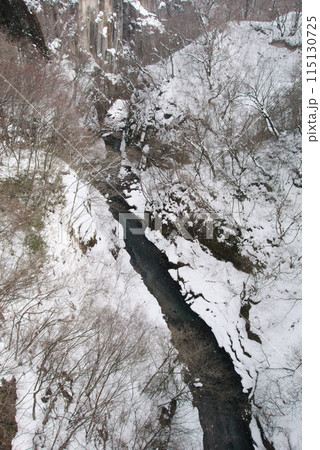 福島県西郷村旧雪割橋から観た雪割渓谷 福島県西郷村旧雪割橋から観た雪割渓谷 115130725