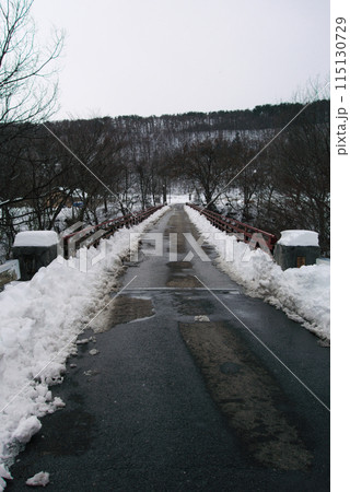 福島県西郷村にある雪割橋 今は新たな橋が架けられこの橋はすでに撤去されている。 福島県西郷村にある雪割橋 今は新たな橋が架けられこの橋はすでに撤去されている。 115130729