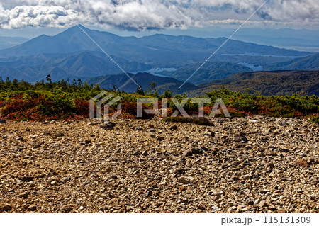 吾妻連峰・東吾妻山から見る磐梯山と裏磐梯 吾妻連峰・東吾妻山から見る磐梯山と裏磐梯 115131309