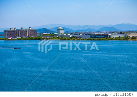 【びわ湖風景】琵琶湖大橋からのマリンブルーの眺め 115131507