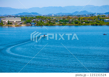【びわ湖風景】琵琶湖大橋からのマリンブルーの眺め 【びわ湖風景】琵琶湖大橋からのマリンブルーの眺め 115131524