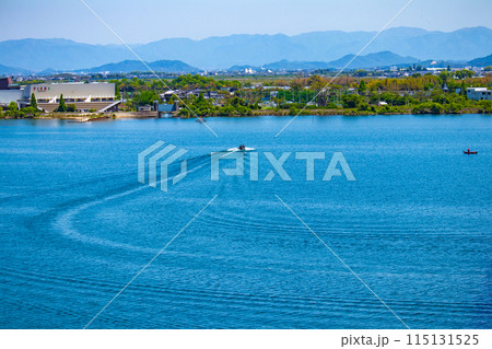 【びわ湖風景】琵琶湖大橋からのマリンブルーの眺め 【びわ湖風景】琵琶湖大橋からのマリンブルーの眺め 115131525