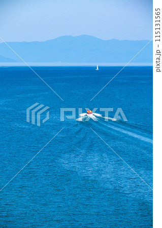 【びわ湖風景】琵琶湖大橋からのマリンブルーの眺め 115131565