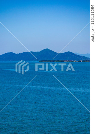 【びわ湖風景】琵琶湖大橋からのマリンブルーの眺め 115131594