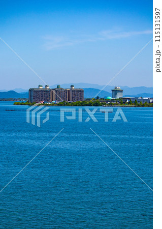 【びわ湖風景】琵琶湖大橋からのマリンブルーの眺め 115131597
