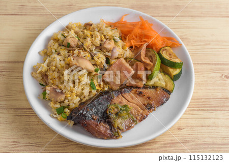 鰤焼きと鯖飯のワンプレート 115132123