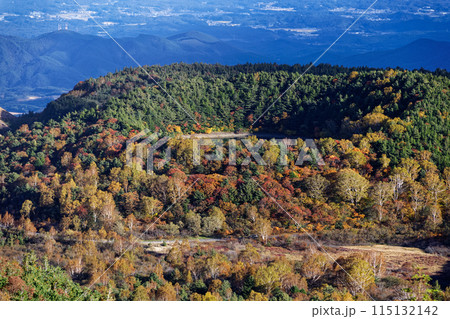 吾妻連峰・酸ヶ平付近から見る紅葉の樋沼 吾妻連峰・酸ヶ平付近から見る紅葉の樋沼 115132142