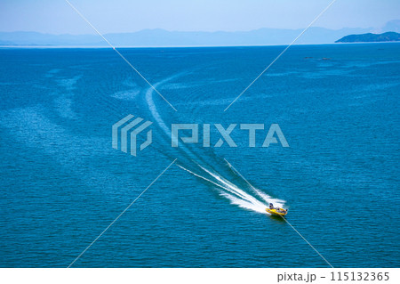【びわ湖風景】琵琶湖大橋からのマリンブルーの眺め 115132365