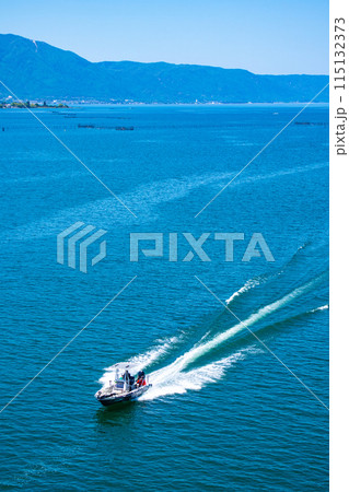 【びわ湖風景】琵琶湖大橋からのマリンブルーの眺め 115132373