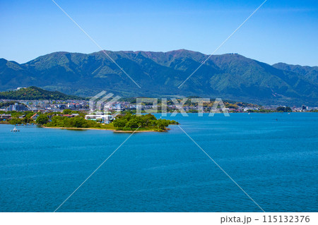 【びわ湖風景】琵琶湖大橋からのマリンブルーの眺め 115132376