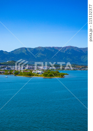 【びわ湖風景】琵琶湖大橋からのマリンブルーの眺め 115132377