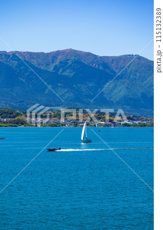 【びわ湖風景】琵琶湖大橋からのマリンブルーの眺め 【びわ湖風景】琵琶湖大橋からのマリンブルーの眺め 115132389