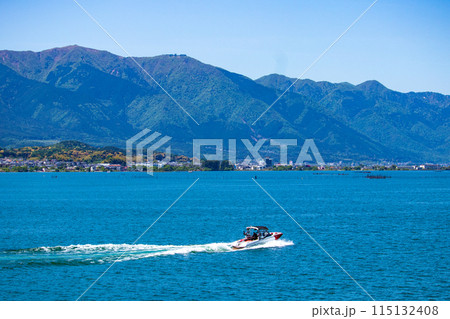 【びわ湖風景】琵琶湖大橋からのマリンブルーの眺め 【びわ湖風景】琵琶湖大橋からのマリンブルーの眺め 115132408