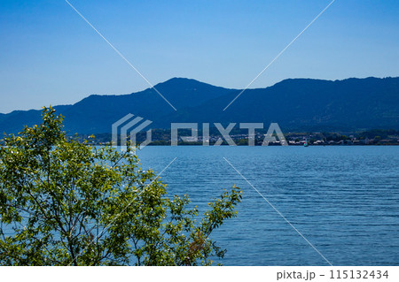 【びわ湖風景】琵琶湖大橋からのマリンブルーの眺め 115132434