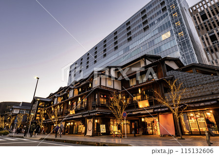 日本の神奈川県小田原都市にある昔の日本の江戸の宿場町をイメージした商業施設ミナカ小田原 115132606