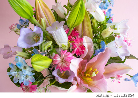 お花のプレゼント　フラワーアレンジメント 115132854