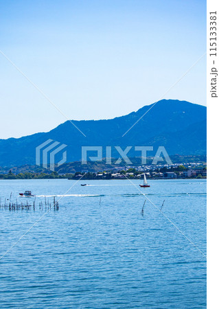 【びわ湖風景】琵琶湖大橋からのマリンブルーの眺め 115133381